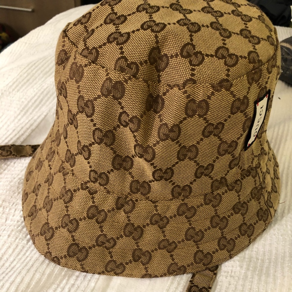 Bucket Hat.